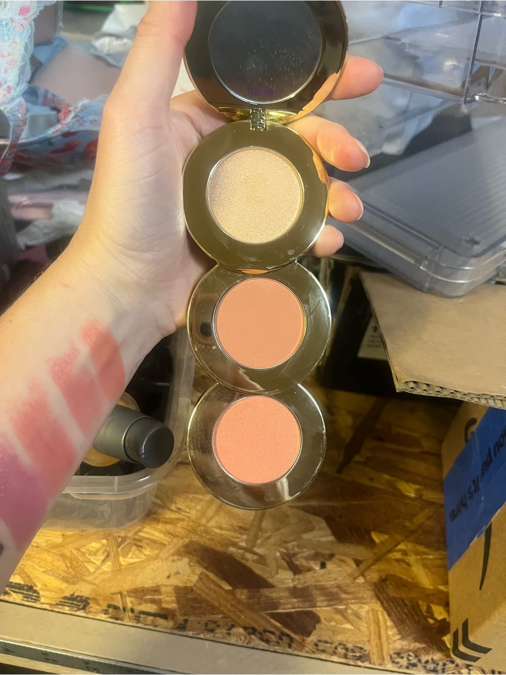 Shimmer & Matte Peach Trio Compact — Peach Shades